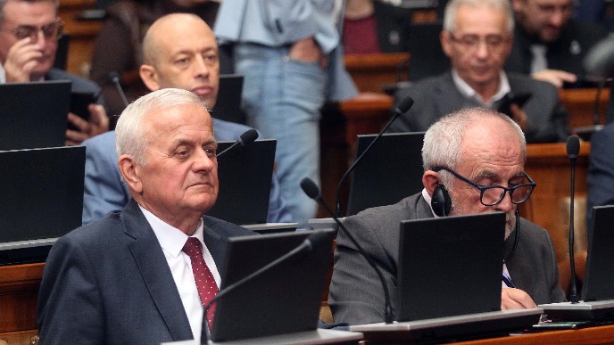 Pitanja, pa rasprava o zakonima